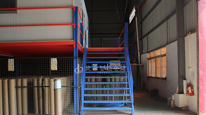 电商物流选择横梁式、阁楼式以及中型货架的缘由_旋升智能仓储-阁楼式货架.jpg