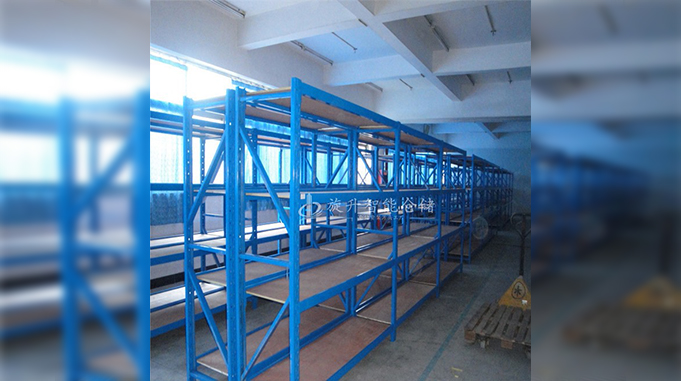 服装厂仓库如何选择仓储货架才能让仓储管理更高效.jpg