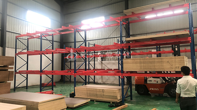 哪种仓库最适合用重型横梁式货架.jpg
